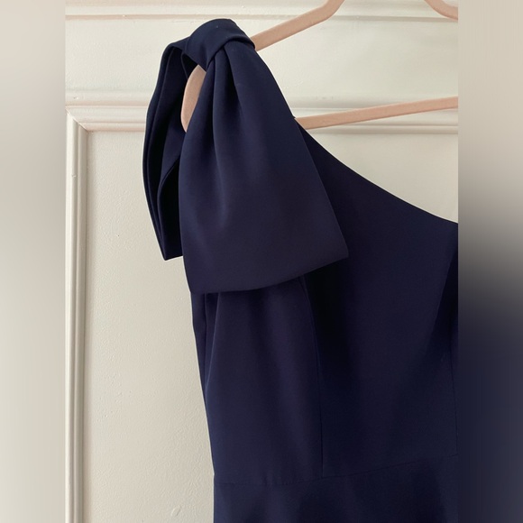 Gal Meets Glam Yvonne Navy Dress - Picture 3 of 4